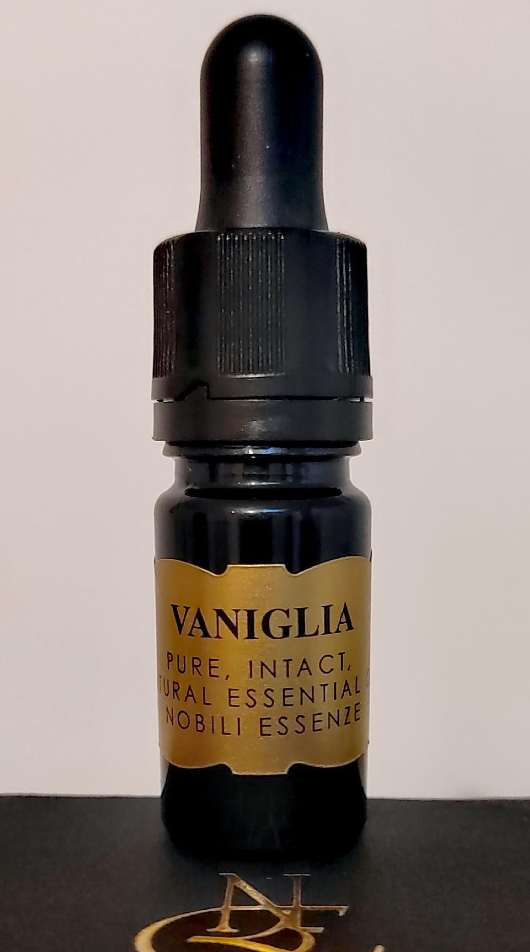 Vanilla essential oil